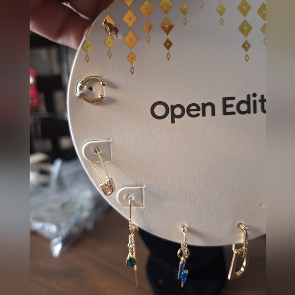 Nordstrom Open Edit earrings gift set letter D - Picture 3 of 6